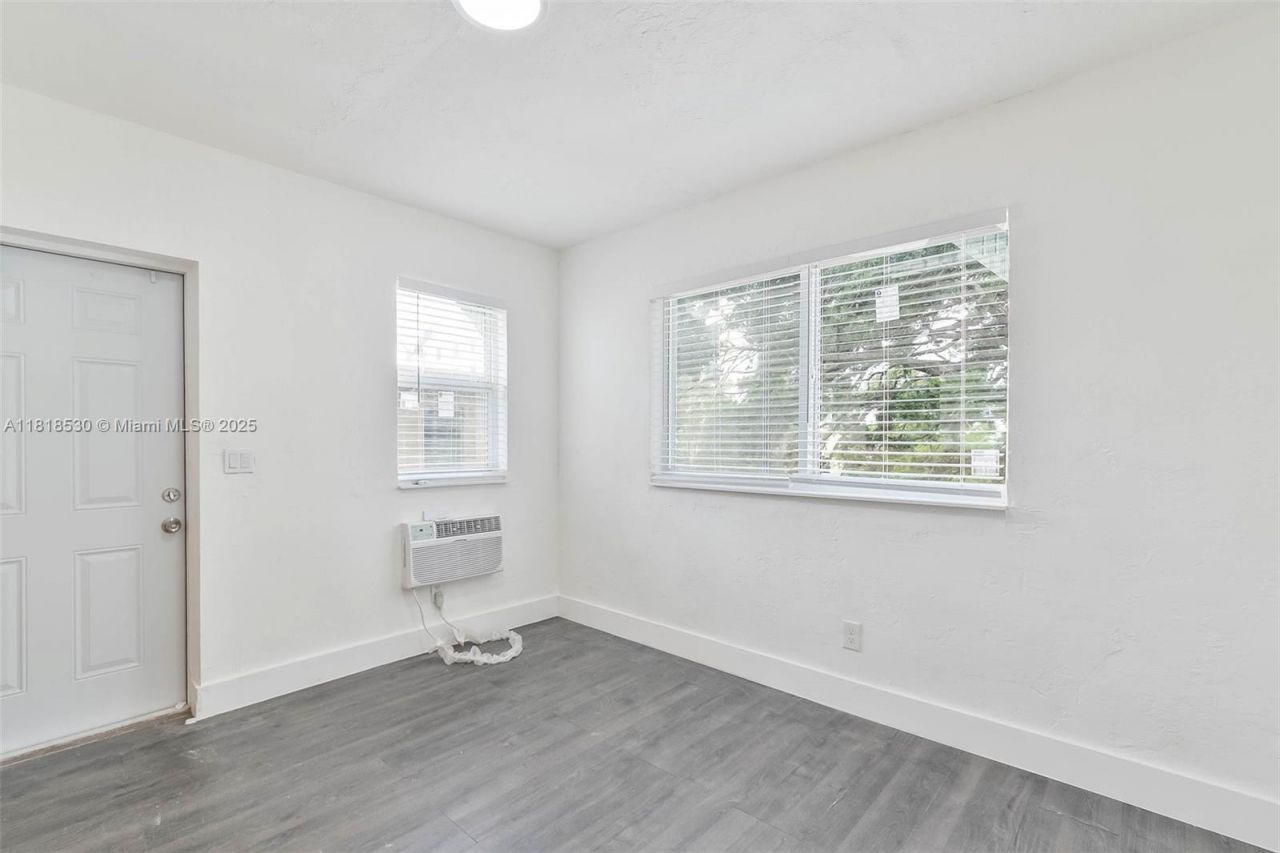 212 NW 15th St, Miami, FL 33136 Photo