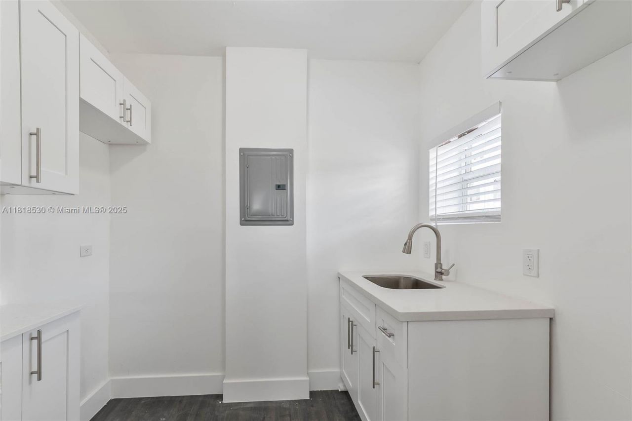 212 NW 15th St, Miami, FL 33136 Photo