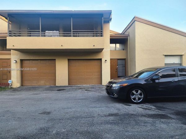 8409 N Missionwood Cir, Unit D-30, Miramar, FL 33025
