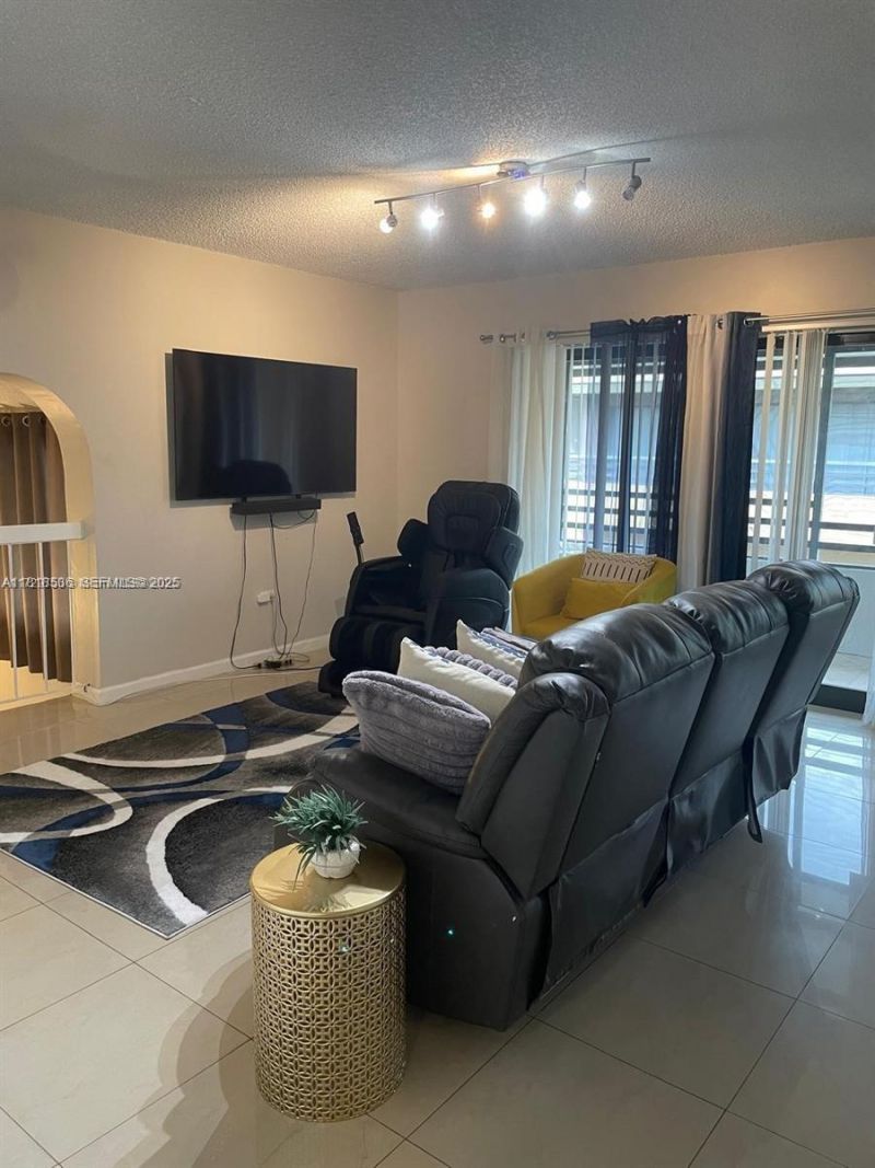 8409 N Missionwood Cir, Unit D-30, Miramar, FL 33025 Photo