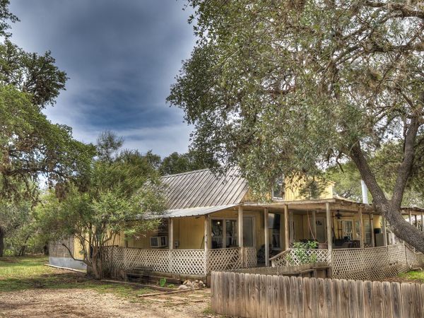 704 Alex Auld, Leakey, TX 78873