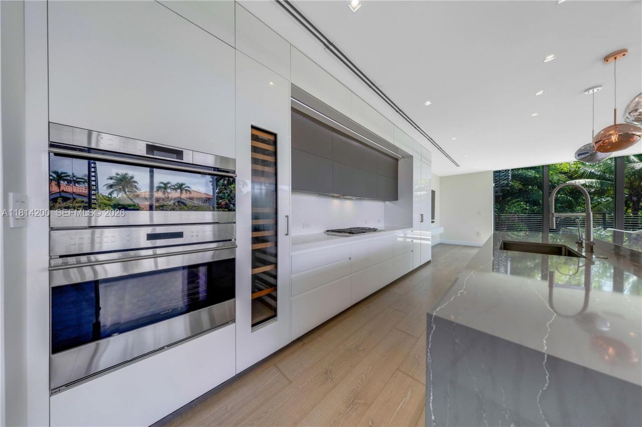 420 N Hibiscus Dr, Miami Beach, FL 33139 Photo