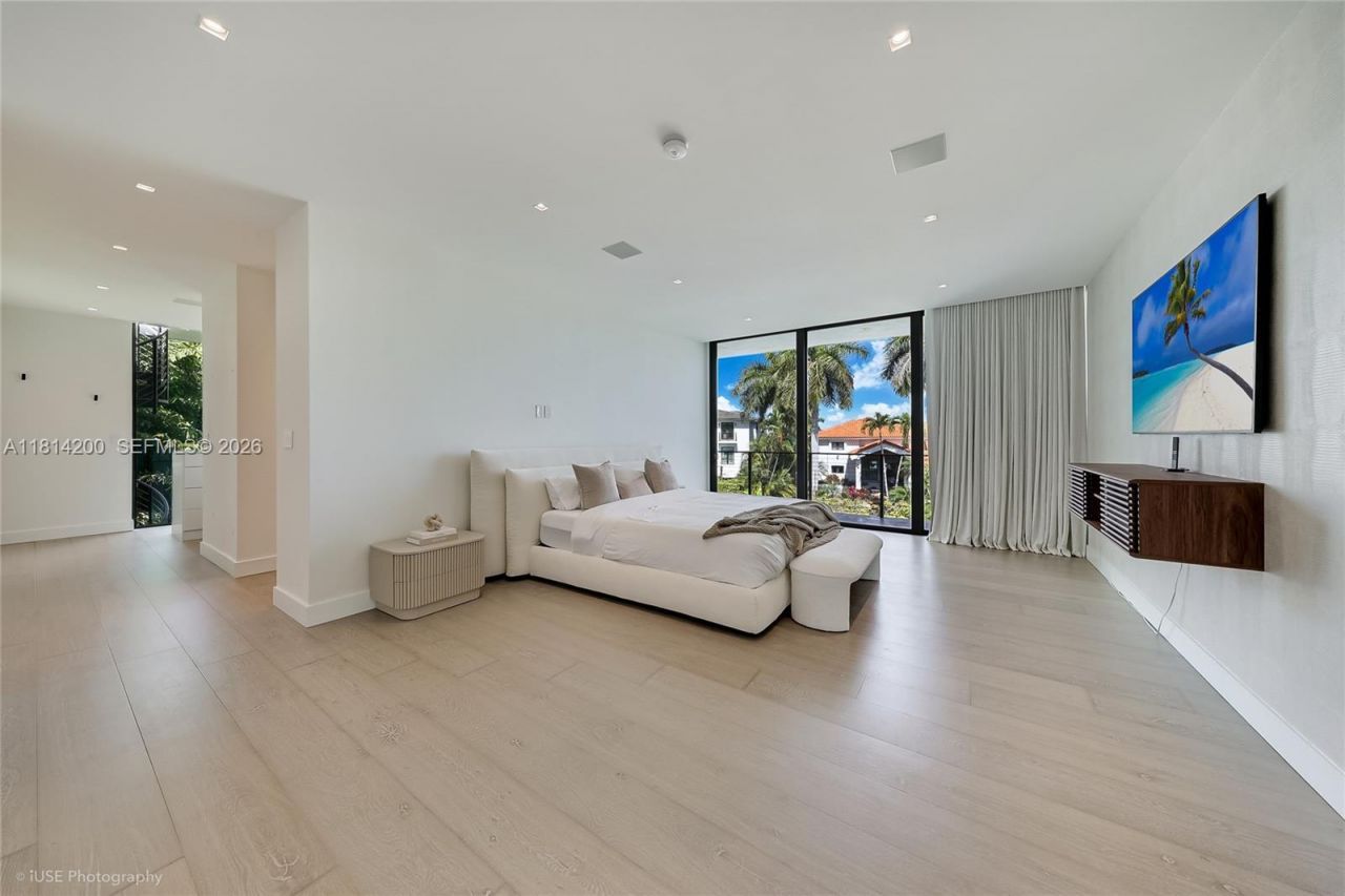 420 N Hibiscus Dr, Miami Beach, FL 33139 Photo