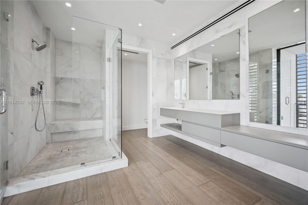 420 N Hibiscus Dr, Miami Beach, FL 33139 Photo