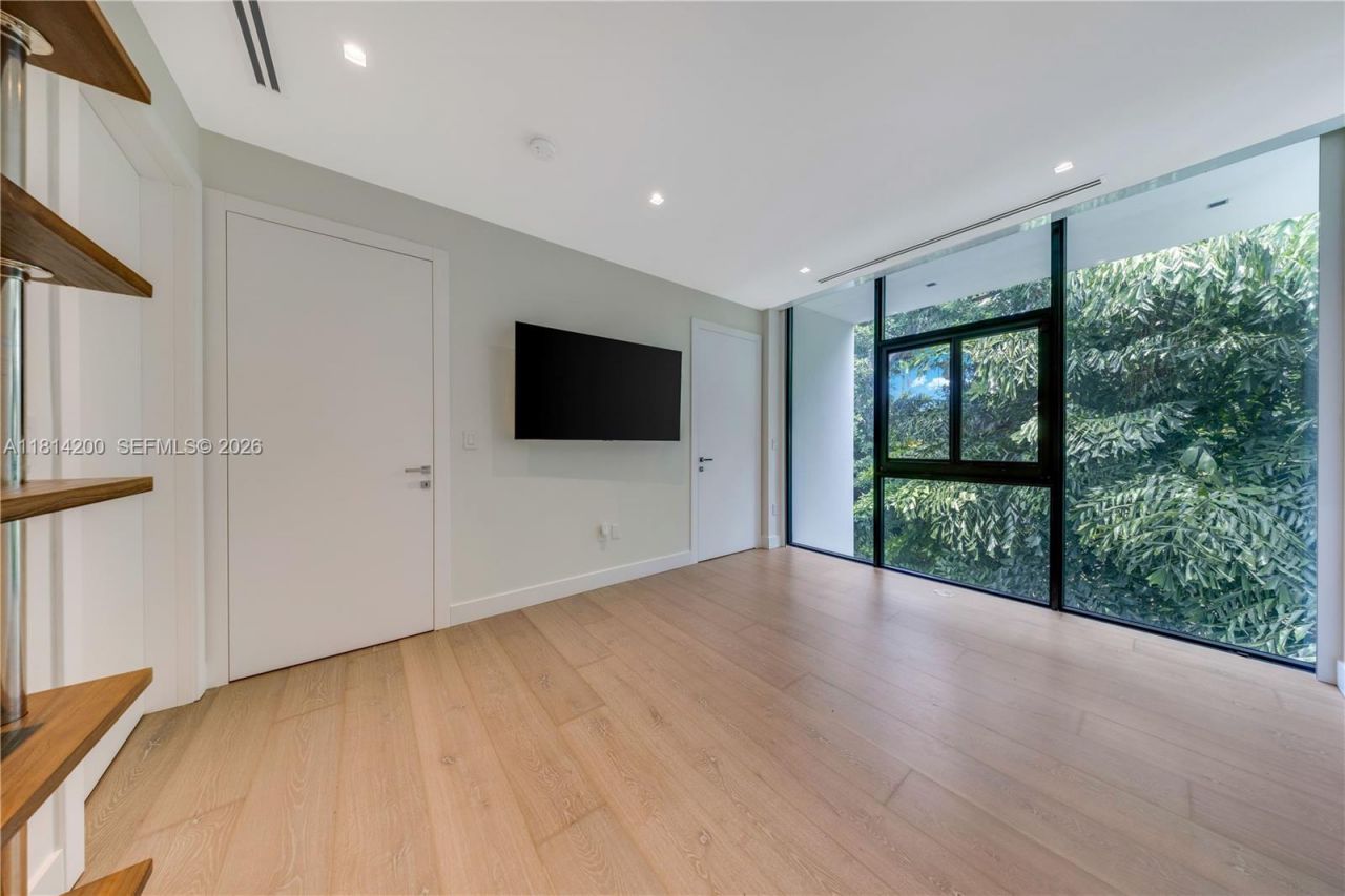 420 N Hibiscus Dr, Miami Beach, FL 33139 Photo