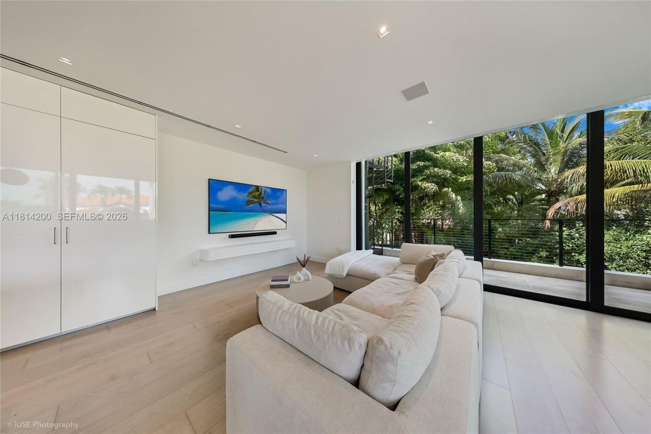 420 N Hibiscus Dr, Miami Beach, FL 33139 Photo