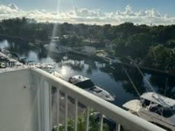 2000 NE 135th St, Unit 509, North Miami, FL 33181