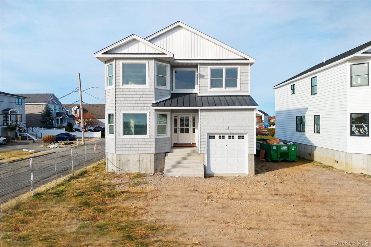 101 Clocks Boulevard, Massapequa, NY 11758 Main Photo