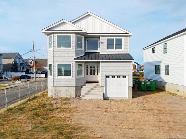 101 Clocks Boulevard, Massapequa, NY 11758