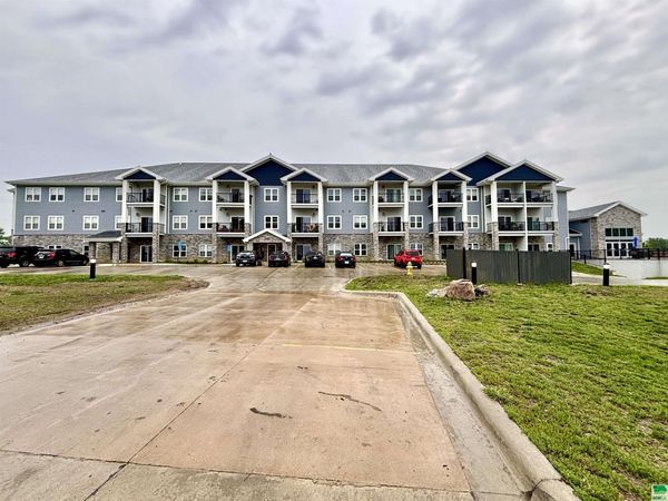 201 Sunrise Park Rd, Unit 308, Storm Lake, IA 50588