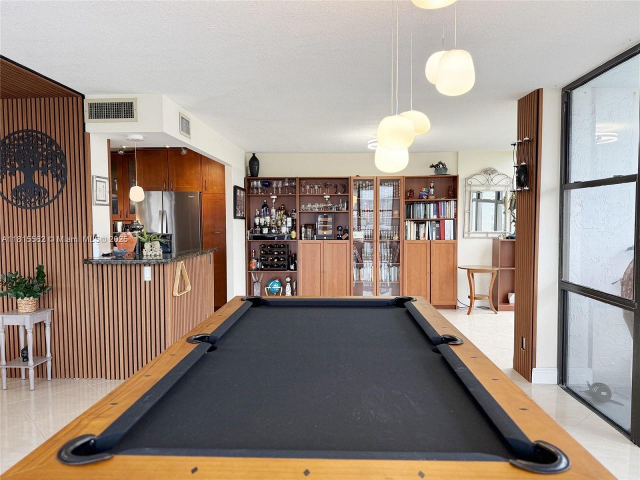 800 Parkview Dr, Unit 820, Hallandale Beach, FL 33009 Photo