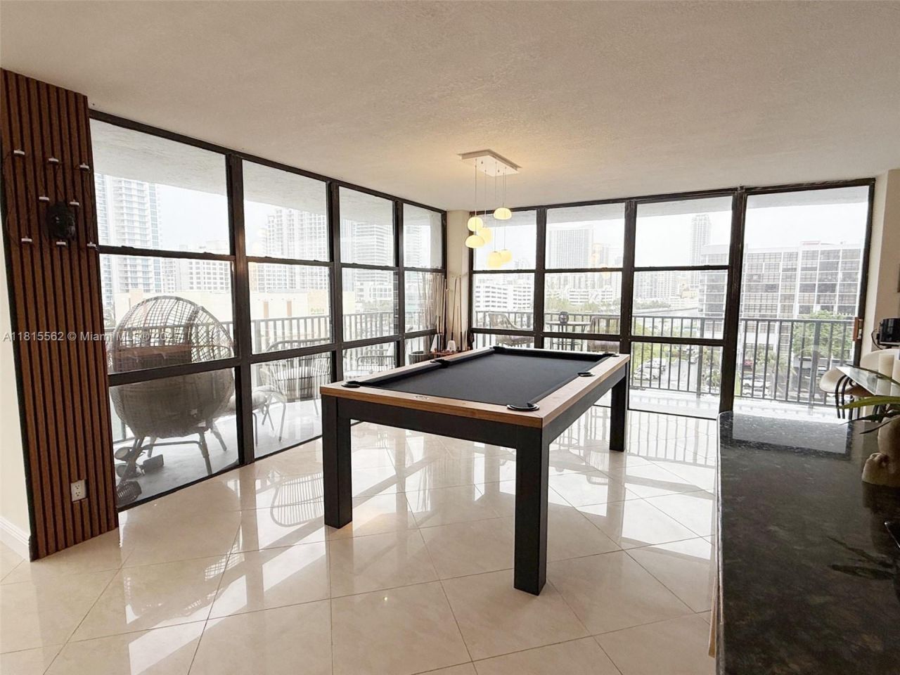 800 Parkview Dr, Unit 820, Hallandale Beach, FL 33009 Photo