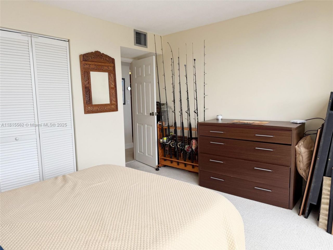 800 Parkview Dr, Unit 820, Hallandale Beach, FL 33009 Photo