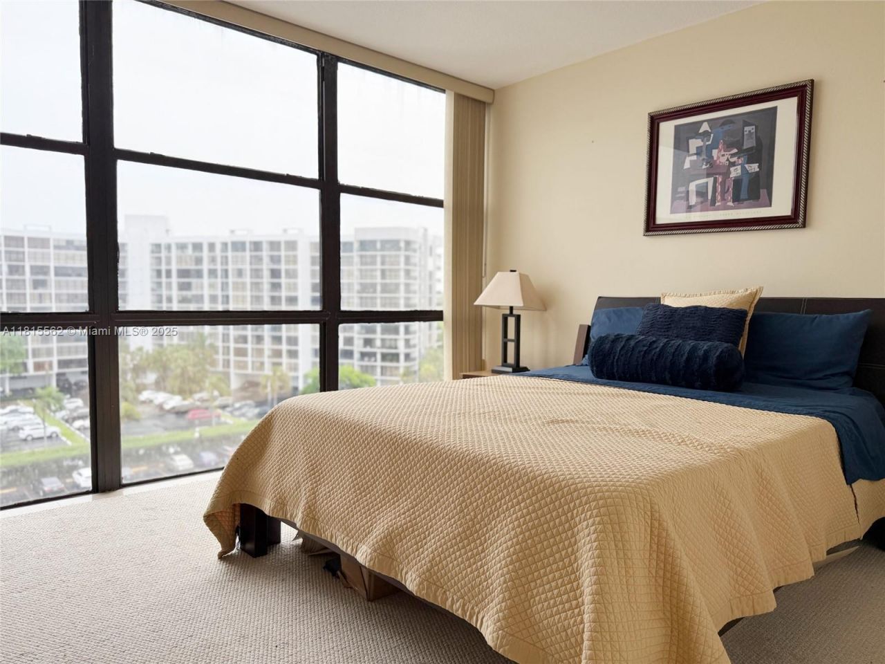 800 Parkview Dr, Unit 820, Hallandale Beach, FL 33009 Photo