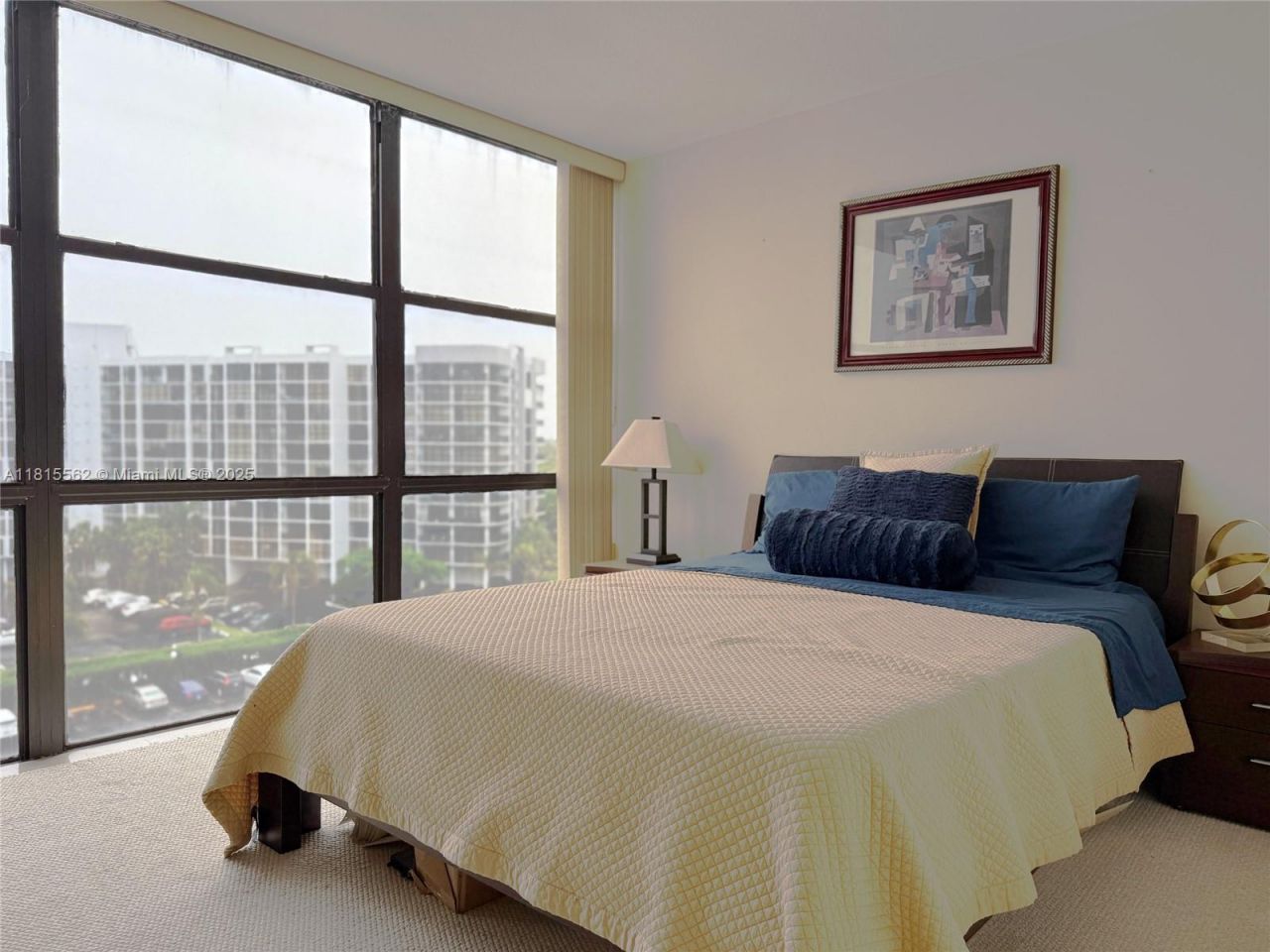 800 Parkview Dr, Unit 820, Hallandale Beach, FL 33009 Photo