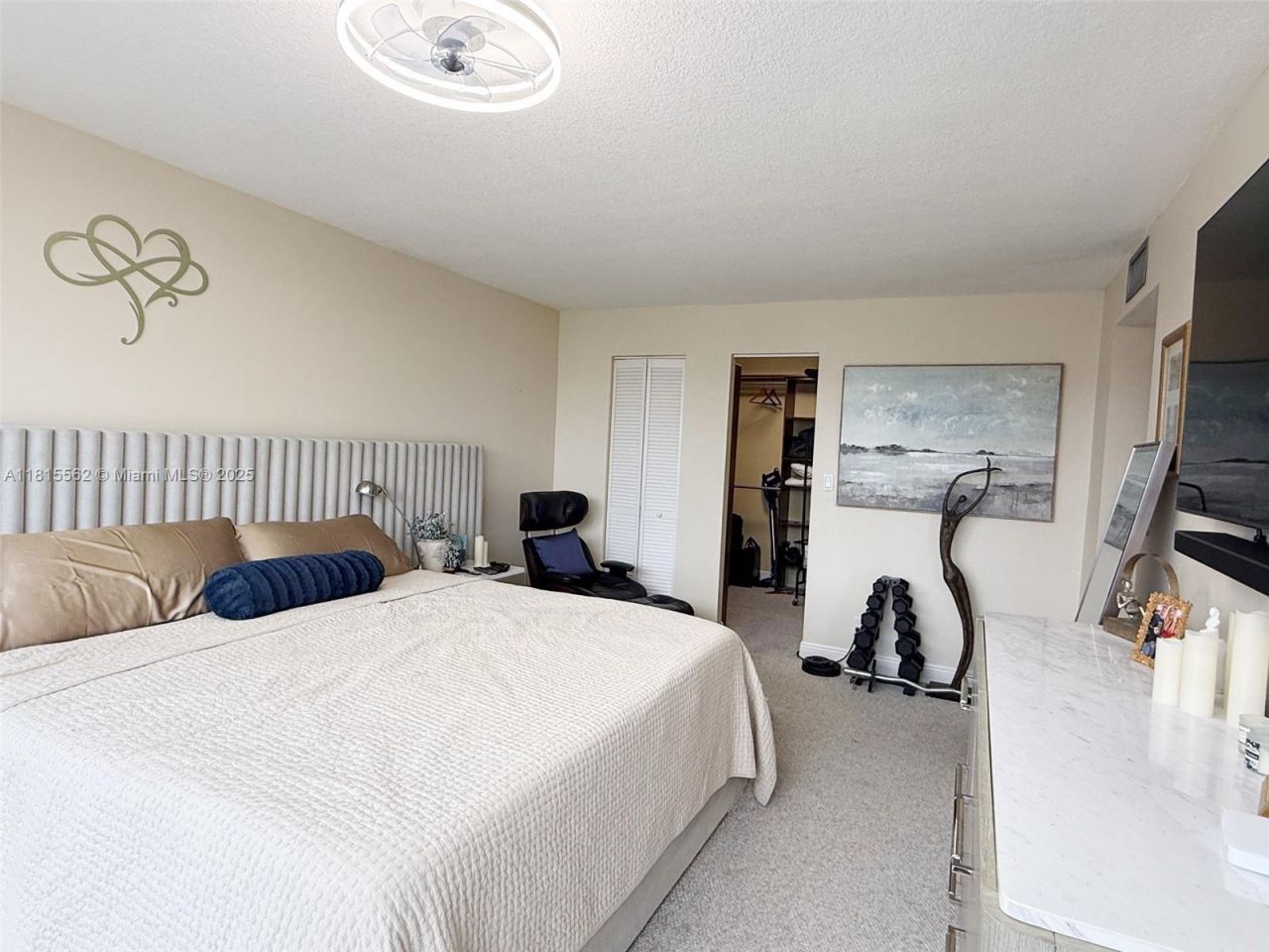 800 Parkview Dr, Unit 820, Hallandale Beach, FL 33009 Photo