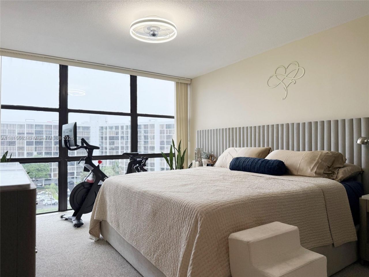 800 Parkview Dr, Unit 820, Hallandale Beach, FL 33009 Photo