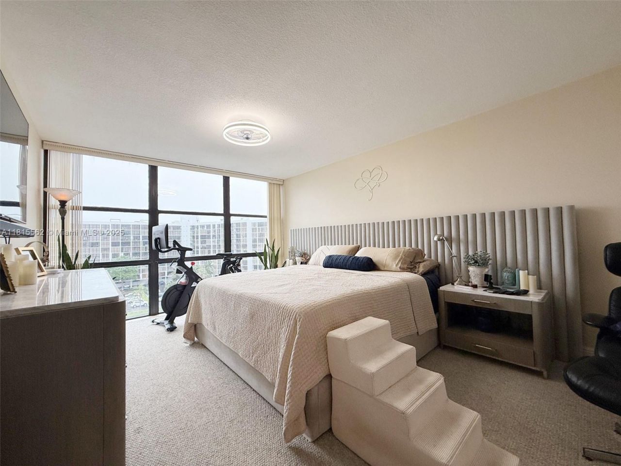 800 Parkview Dr, Unit 820, Hallandale Beach, FL 33009 Photo