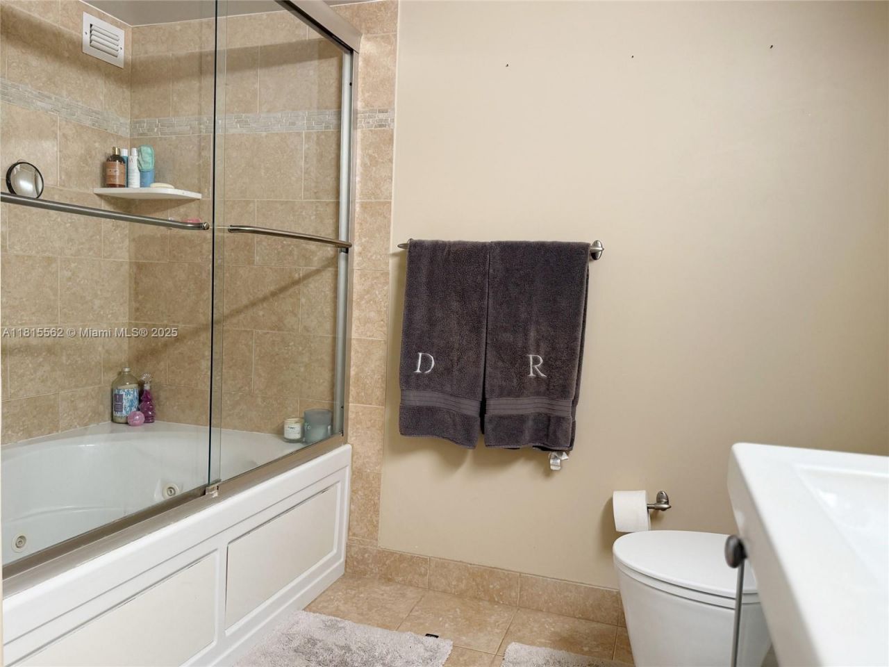 800 Parkview Dr, Unit 820, Hallandale Beach, FL 33009 Photo