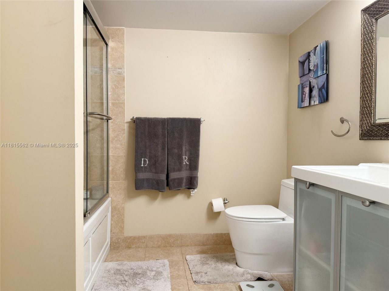 800 Parkview Dr, Unit 820, Hallandale Beach, FL 33009 Photo
