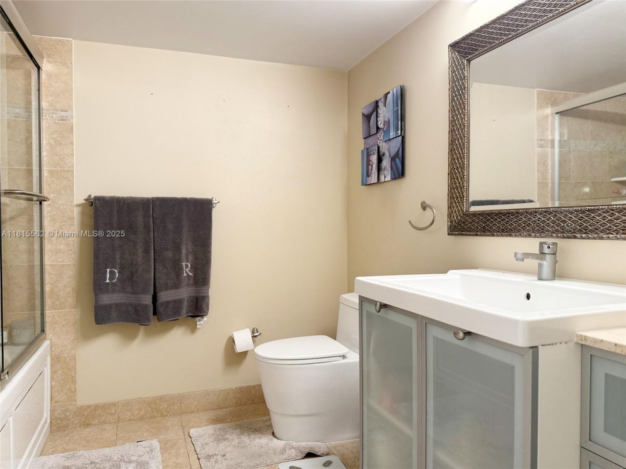 800 Parkview Dr, Unit 820, Hallandale Beach, FL 33009 Photo