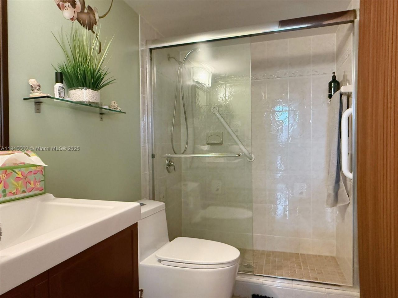 800 Parkview Dr, Unit 820, Hallandale Beach, FL 33009 Photo