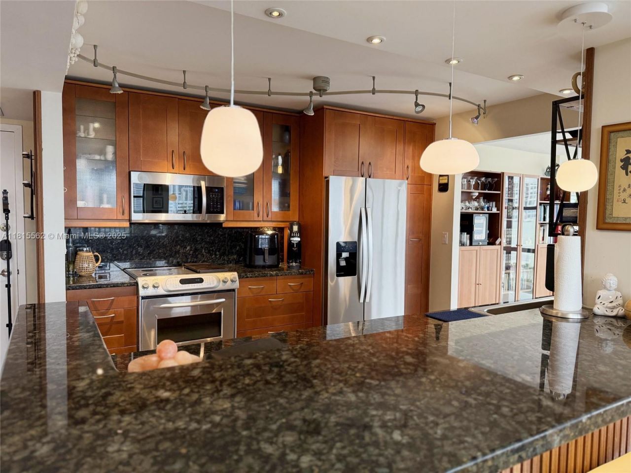 800 Parkview Dr, Unit 820, Hallandale Beach, FL 33009 Photo