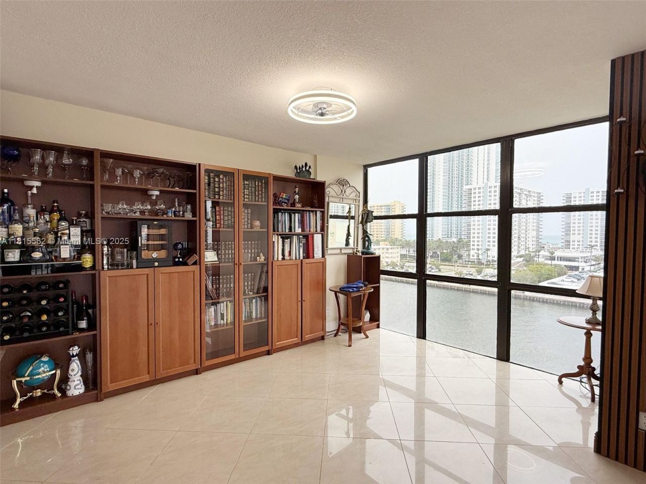 800 Parkview Dr, Unit 820, Hallandale Beach, FL 33009 Photo