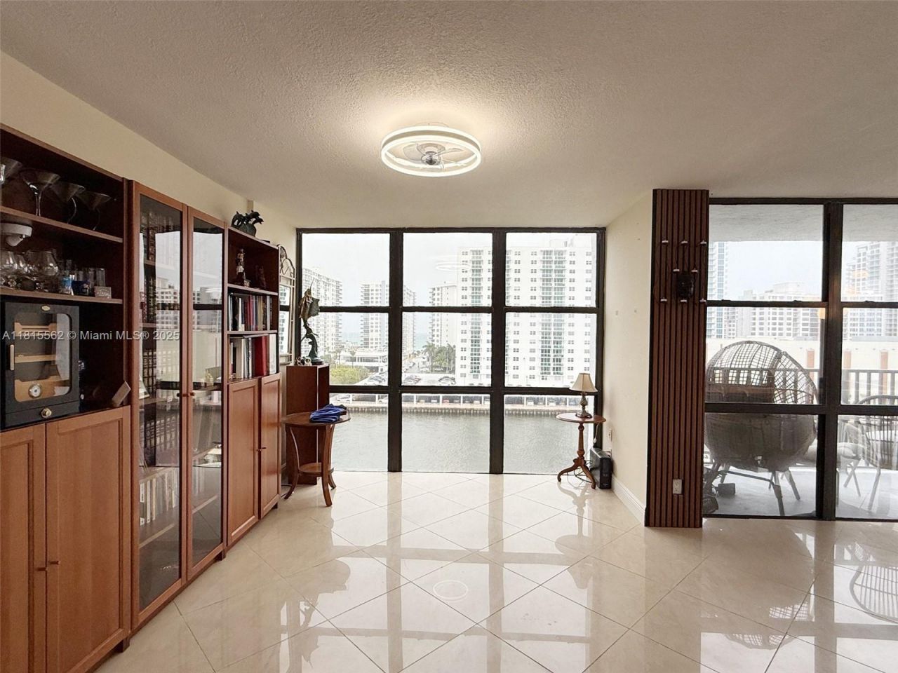 800 Parkview Dr, Unit 820, Hallandale Beach, FL 33009 Photo