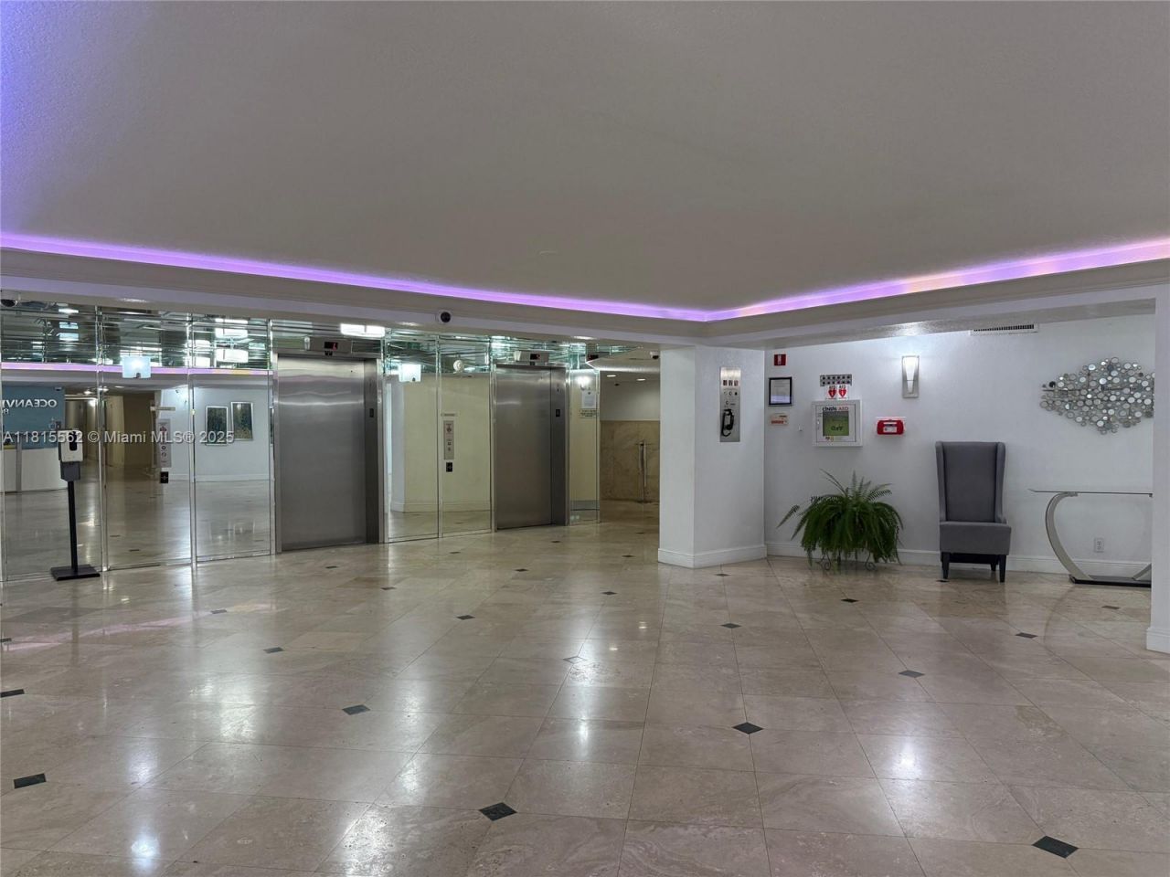 800 Parkview Dr, Unit 820, Hallandale Beach, FL 33009 Photo