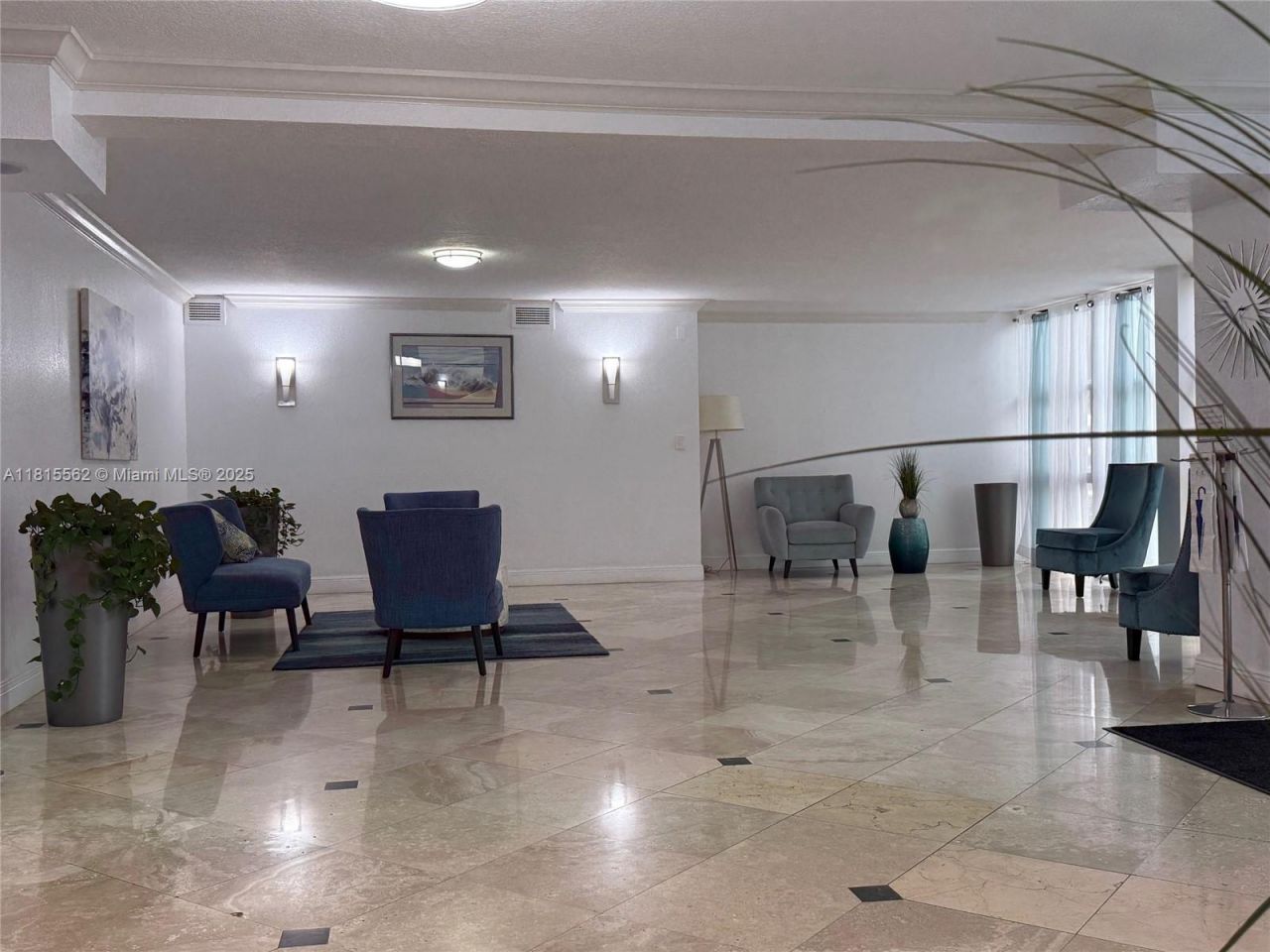 800 Parkview Dr, Unit 820, Hallandale Beach, FL 33009 Photo