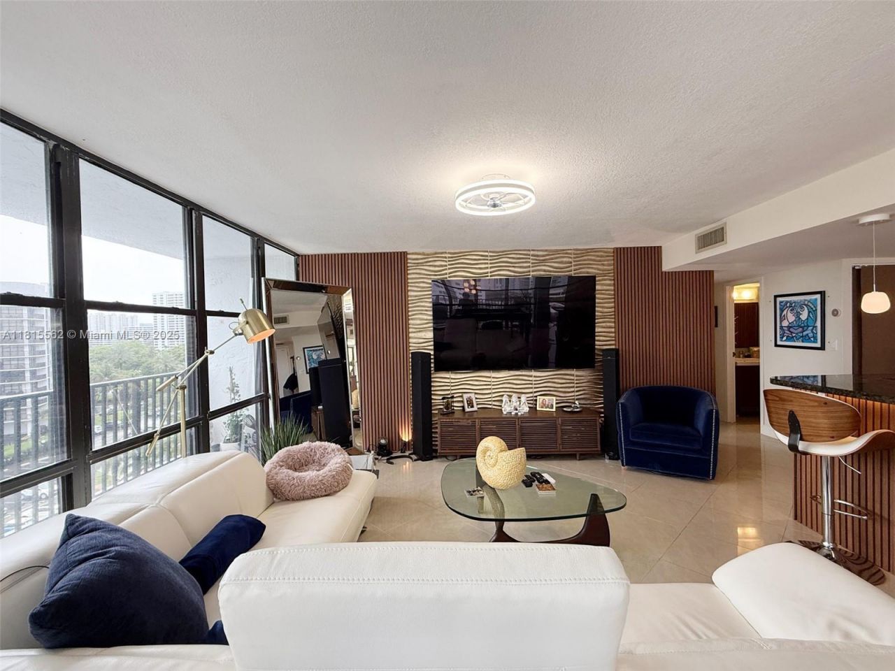 800 Parkview Dr, Unit 820, Hallandale Beach, FL 33009 Photo