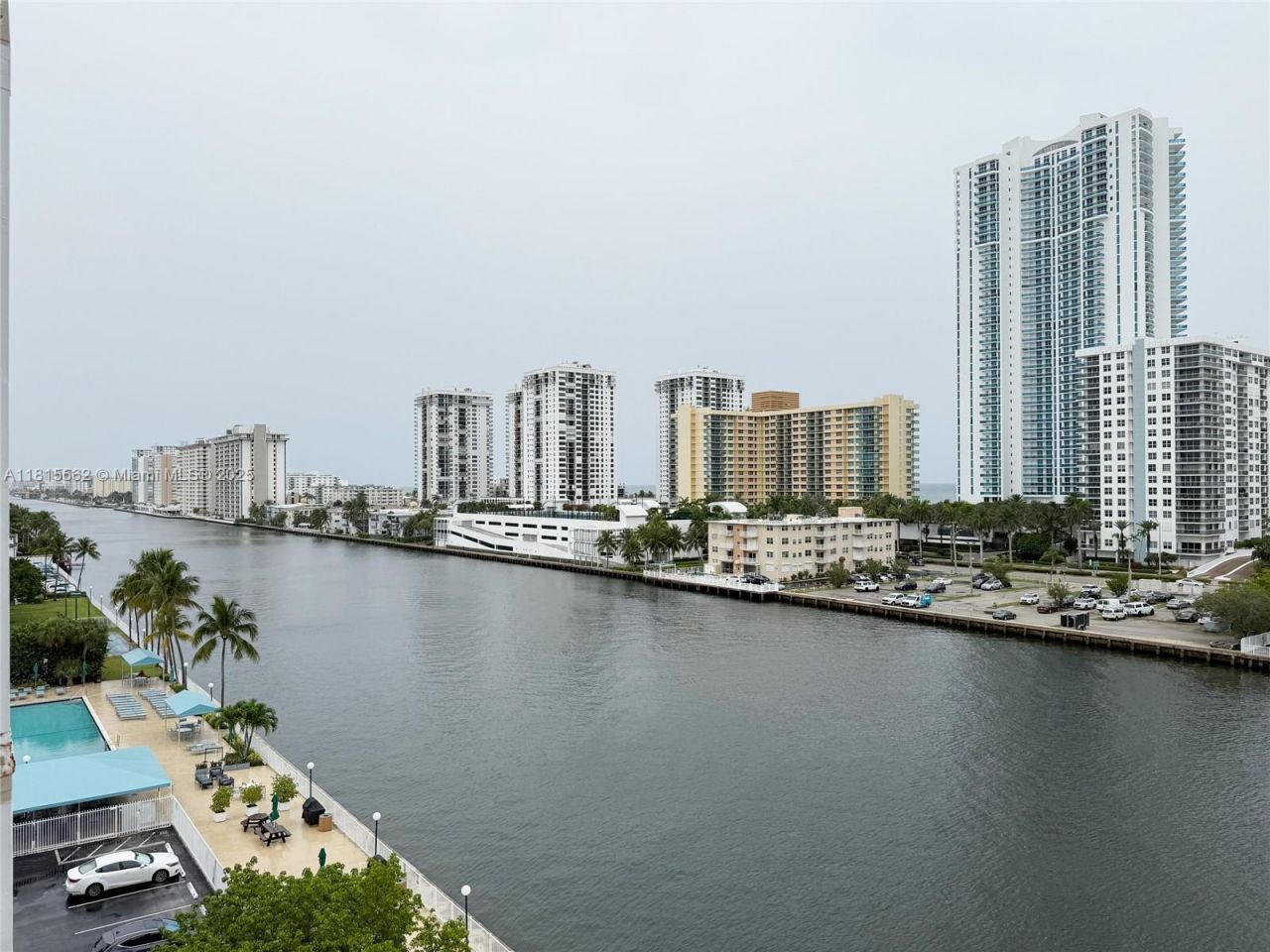 800 Parkview Dr, Unit 820, Hallandale Beach, FL 33009 Photo