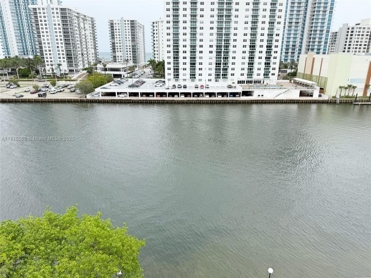 800 Parkview Dr, Unit 820, Hallandale Beach, FL 33009 Photo