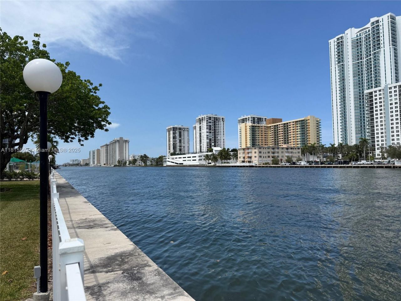 800 Parkview Dr, Unit 820, Hallandale Beach, FL 33009 Photo