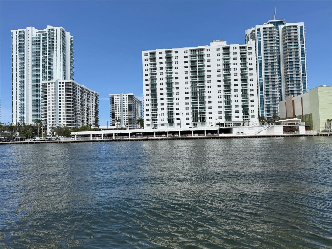 800 Parkview Dr, Unit 820, Hallandale Beach, FL 33009 Photo