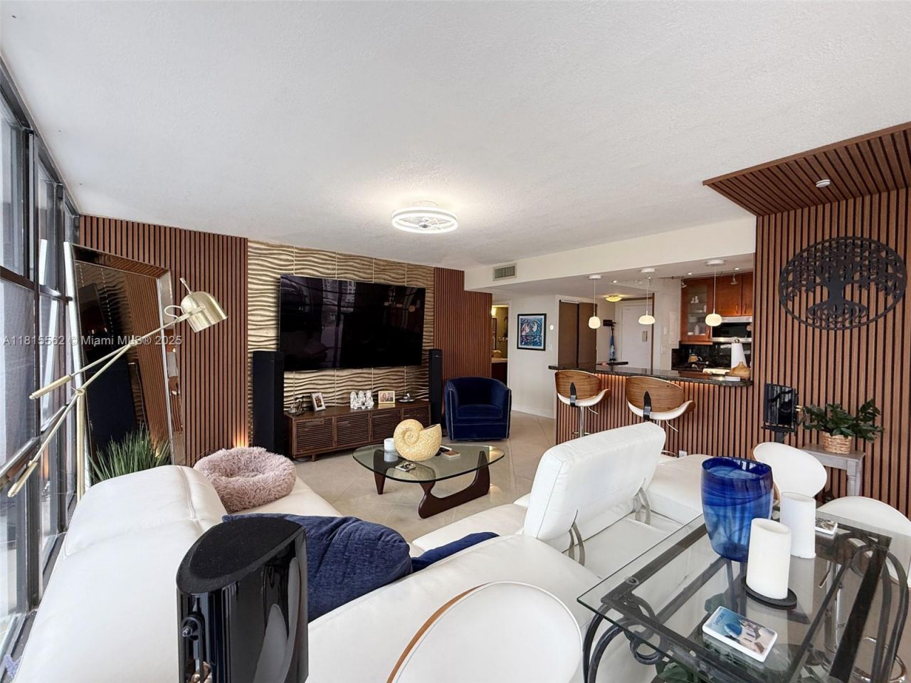 800 Parkview Dr, Unit 820, Hallandale Beach, FL 33009 Photo