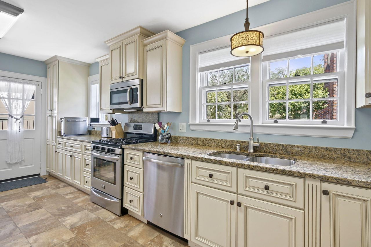 104 East Bay Street Photo 17