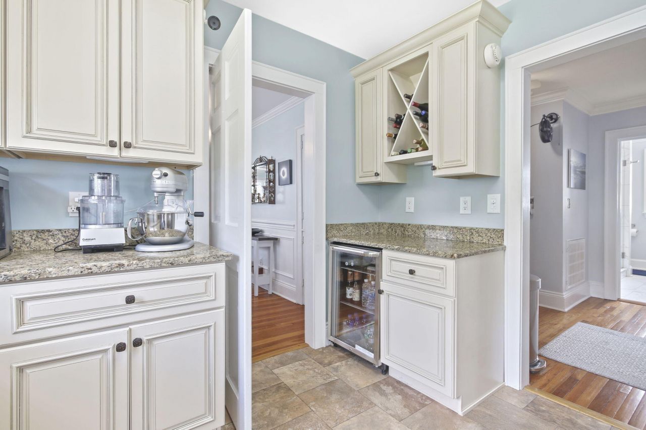 104 East Bay Street Photo 18