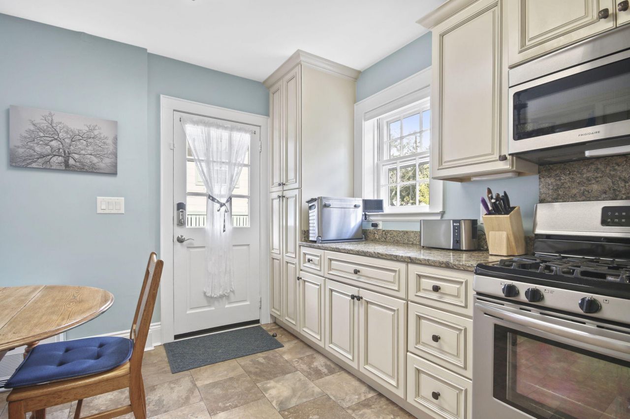 104 East Bay Street Photo 20