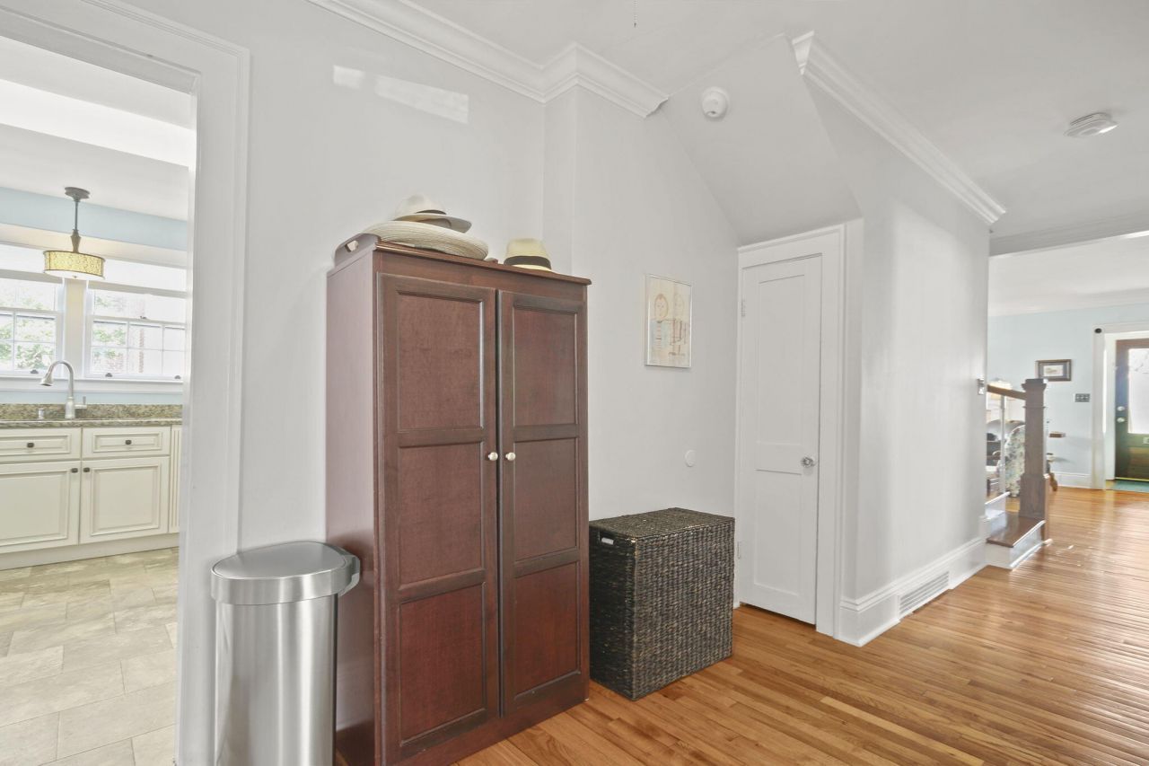 104 East Bay Street Photo 23