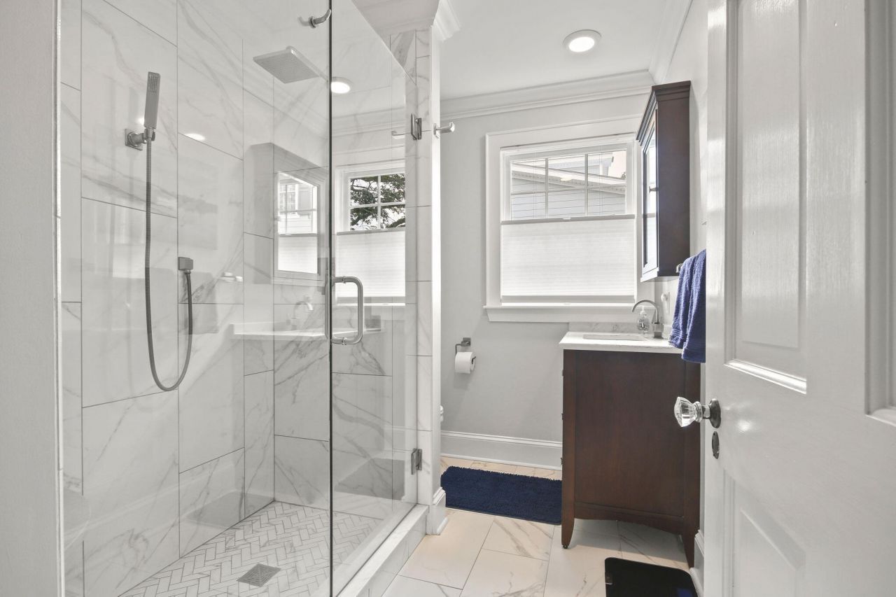 104 East Bay Street Photo 24