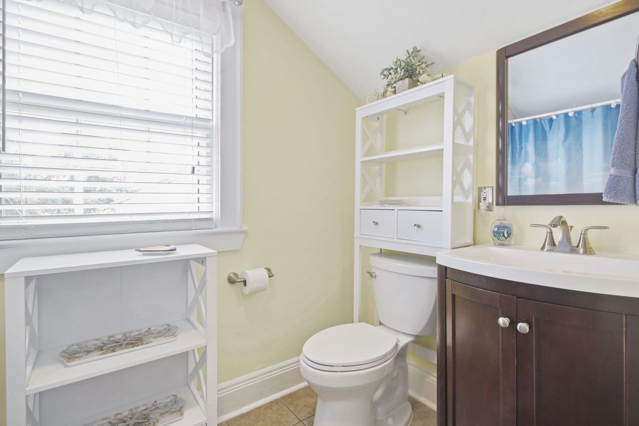 104 East Bay Street Photo 30