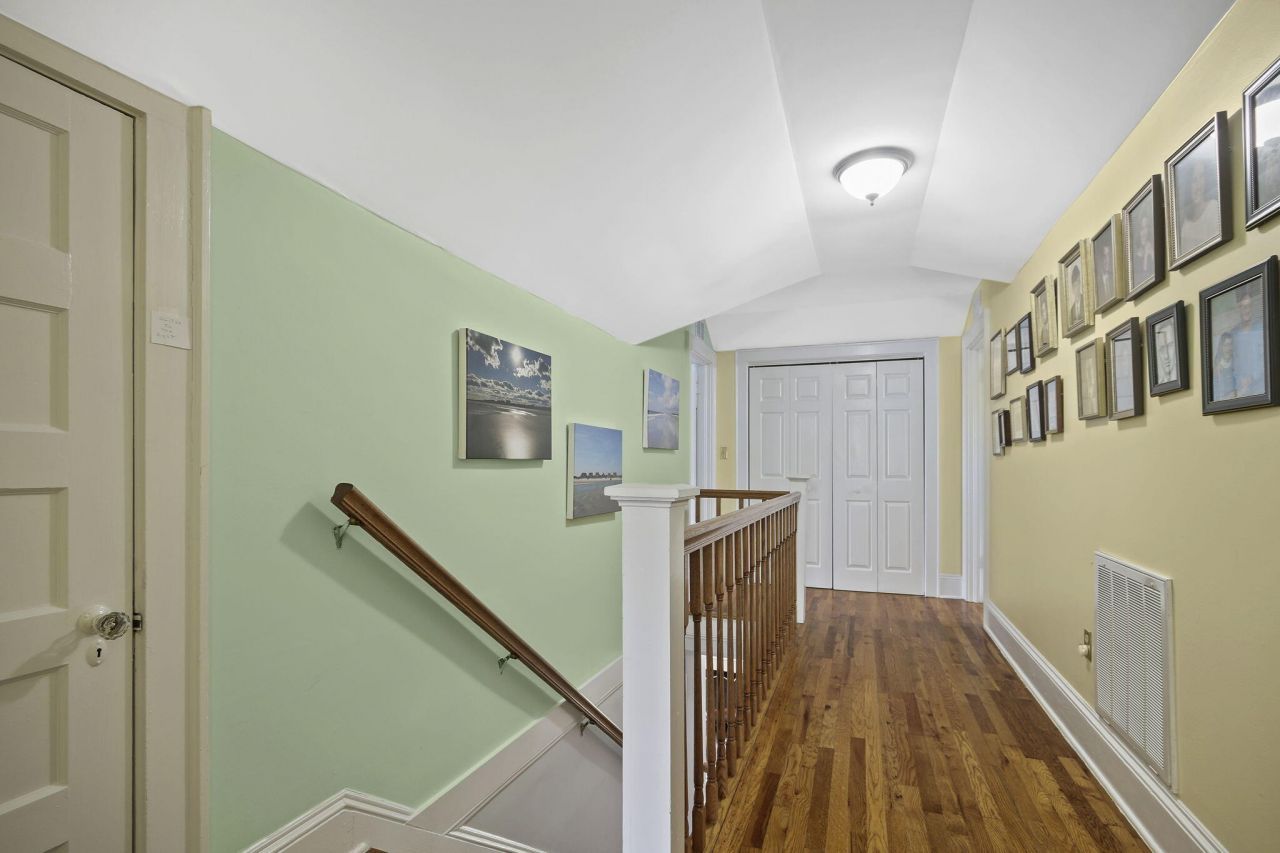 104 East Bay Street Photo 32