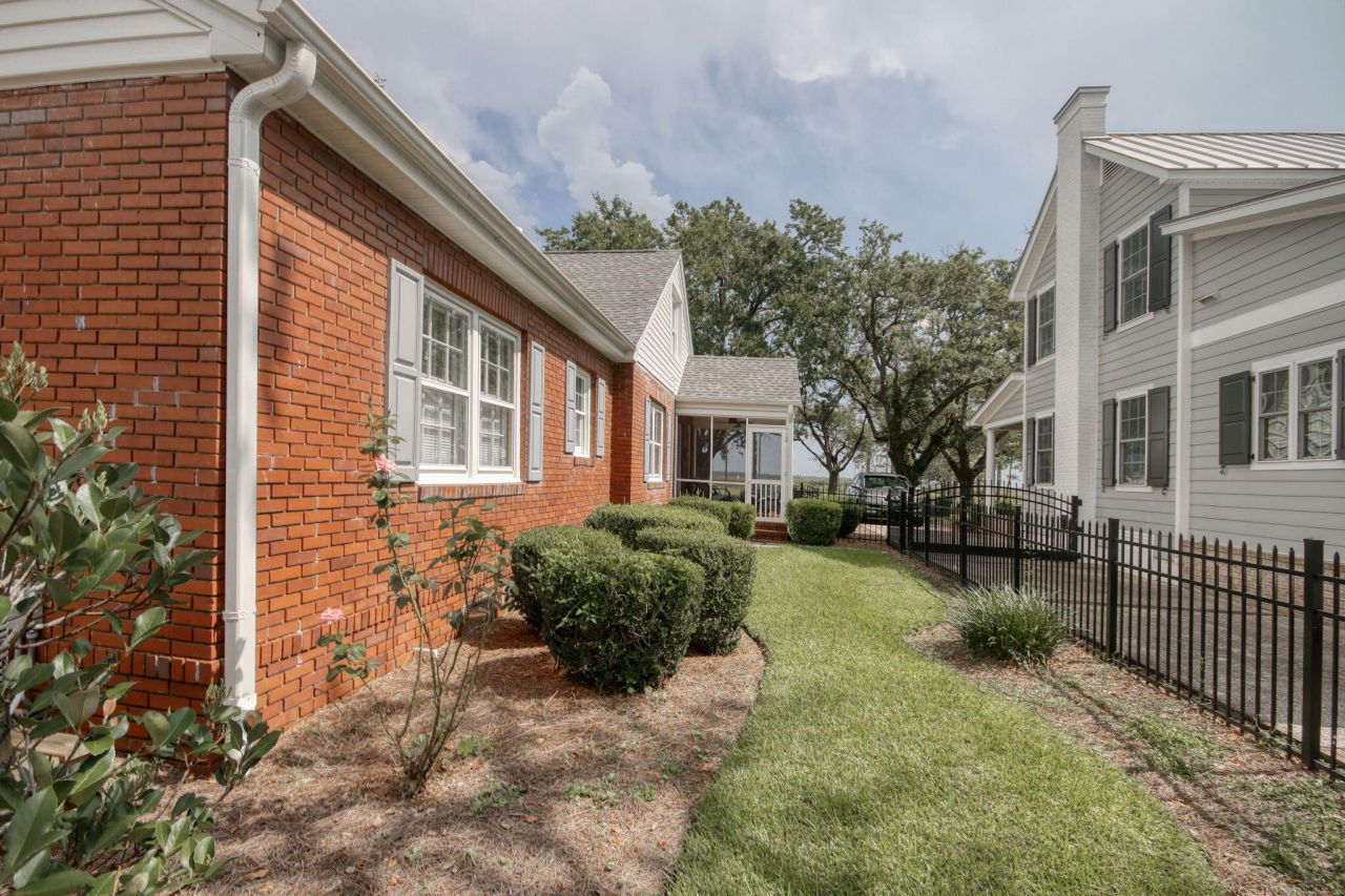 104 East Bay Street Photo 36