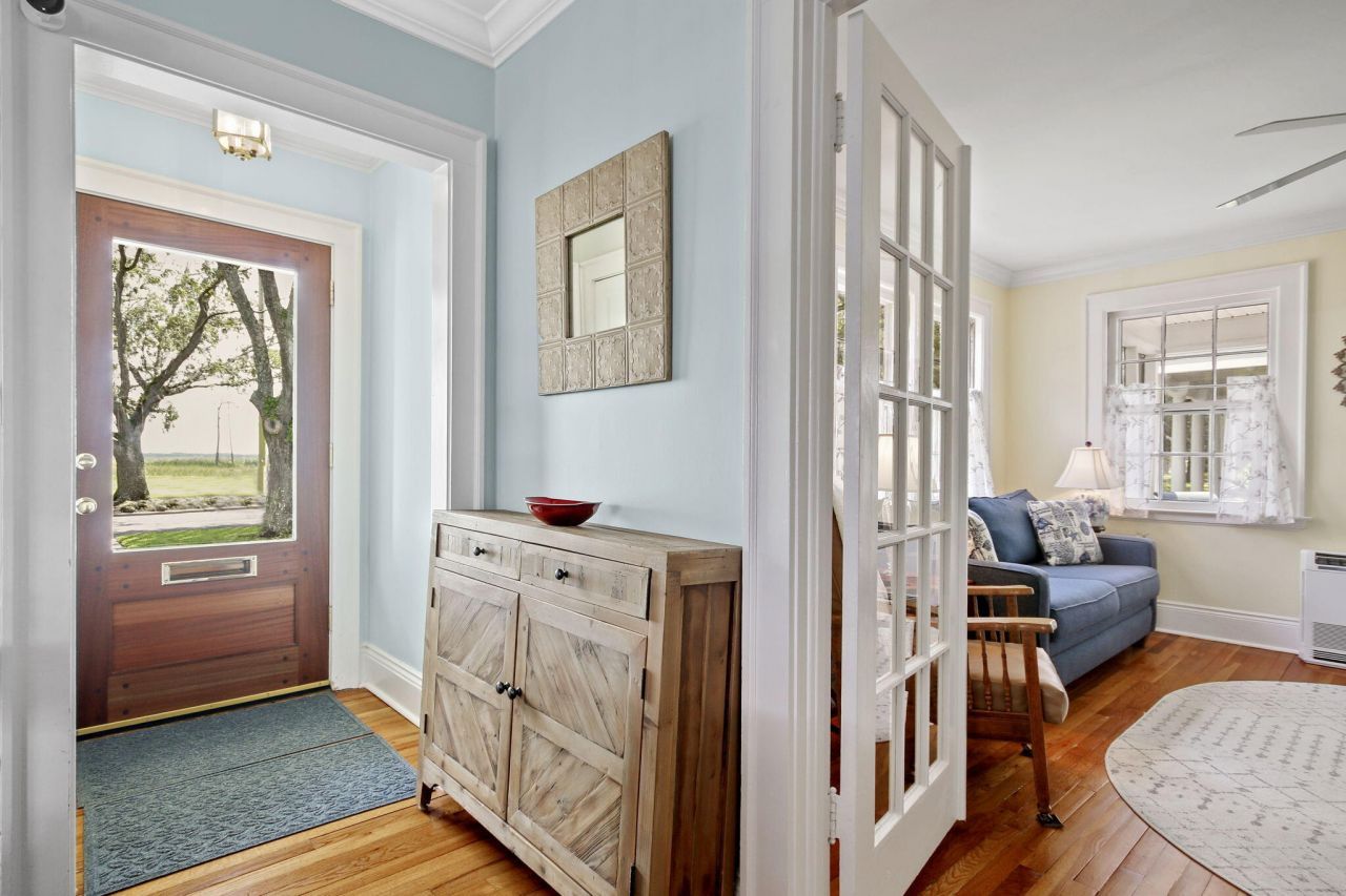 104 East Bay Street Photo 5