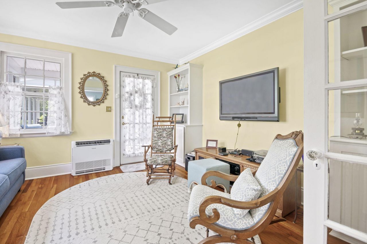 104 East Bay Street Photo 7