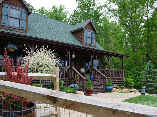 394 Hummingbird Lane, Elk Park, NC 28622