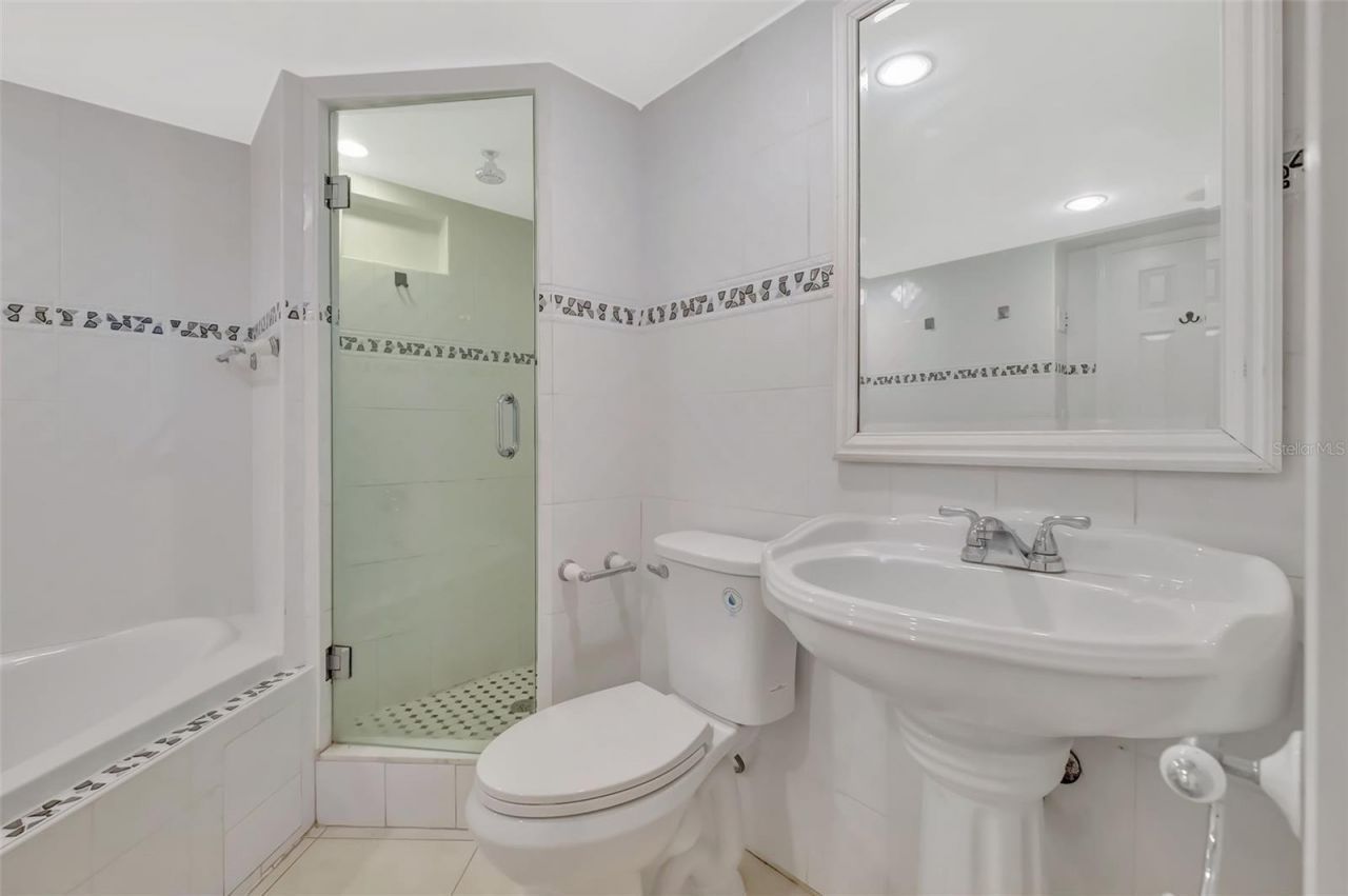 345 Ocean Drive, Unit 305, Miami Beach, FL 33139 Photo