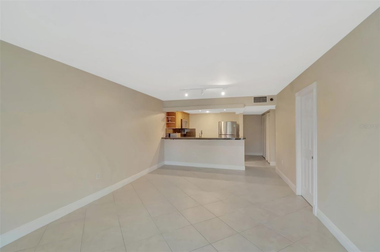 345 Ocean Drive, Unit 305, Miami Beach, FL 33139 Photo